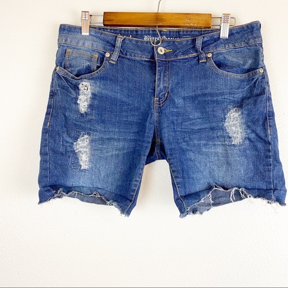 💕Blues Society Distressed Denim Shorts Size 11/12 - Picture 2 of 4